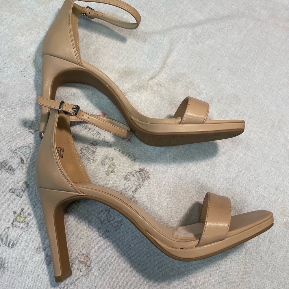 Chelsea Moreland sexy well made high heels